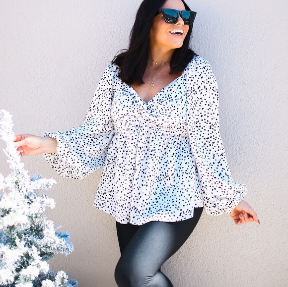 BLACK AND WHITE DOTTED FLOWY BABYDOLL TOP - Picture 2 of 4